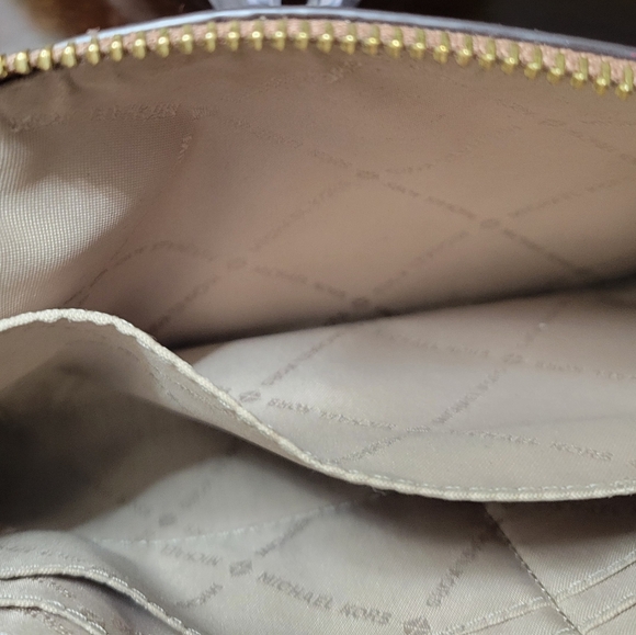 Michael Kors Wristlet - Picture 5 of 9